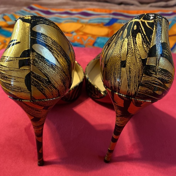 Christian Louboutin 37 IRIZA 100 Pat Lame Hibiscus Black & Gold High Heels - Picture 6 of 10